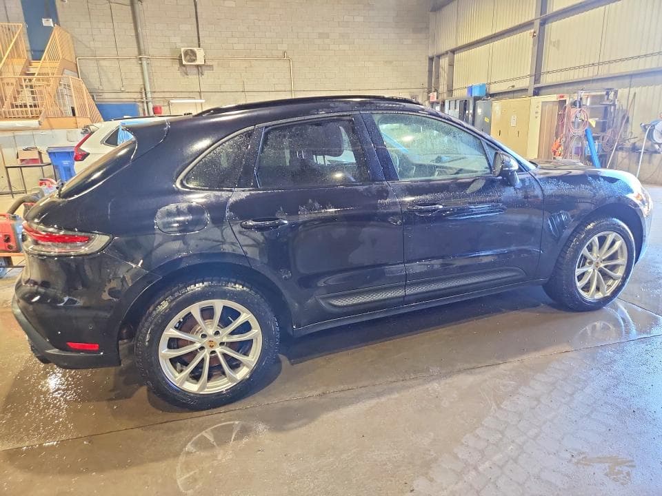 2025 PORSCHE MACAN BASE 3
