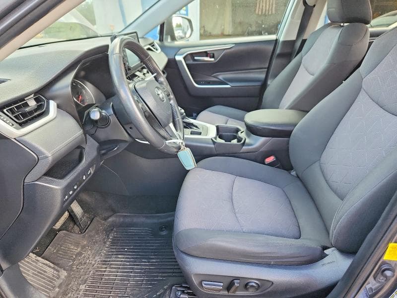 2019 TOYOTA RAV4 XLE 7