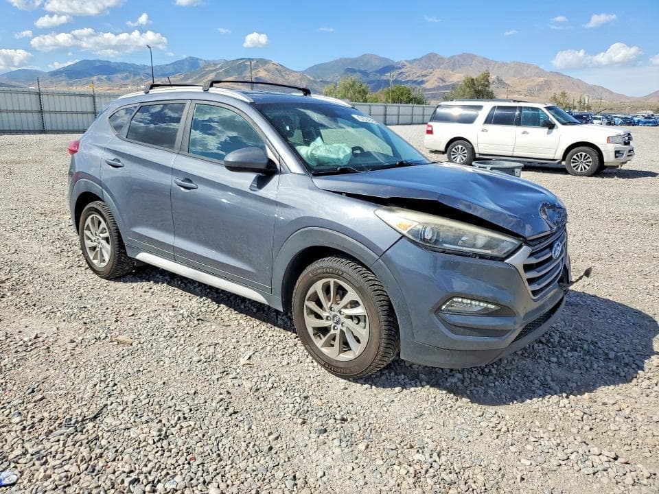 2017 HYUNDAI TUCSON SE 4