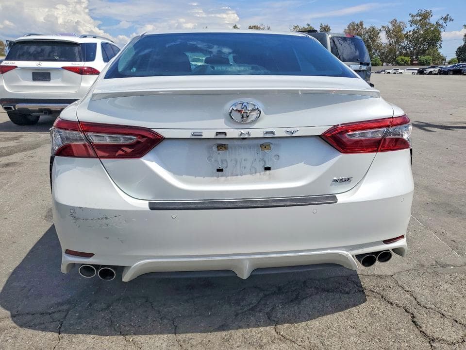 2018 TOYOTA CAMRY XSE 6