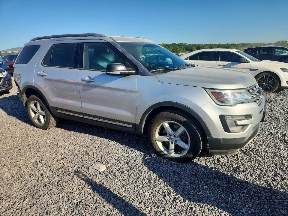 2017 FORD EXPLORER XLT 4