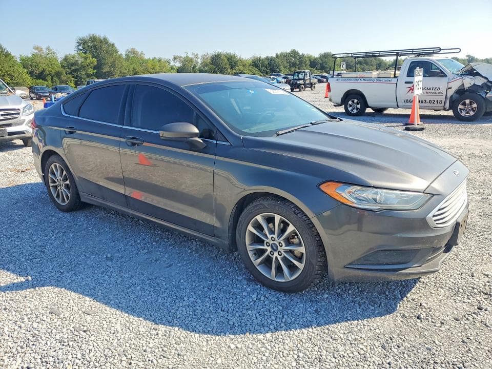 2017 FORD FUSION SE 4