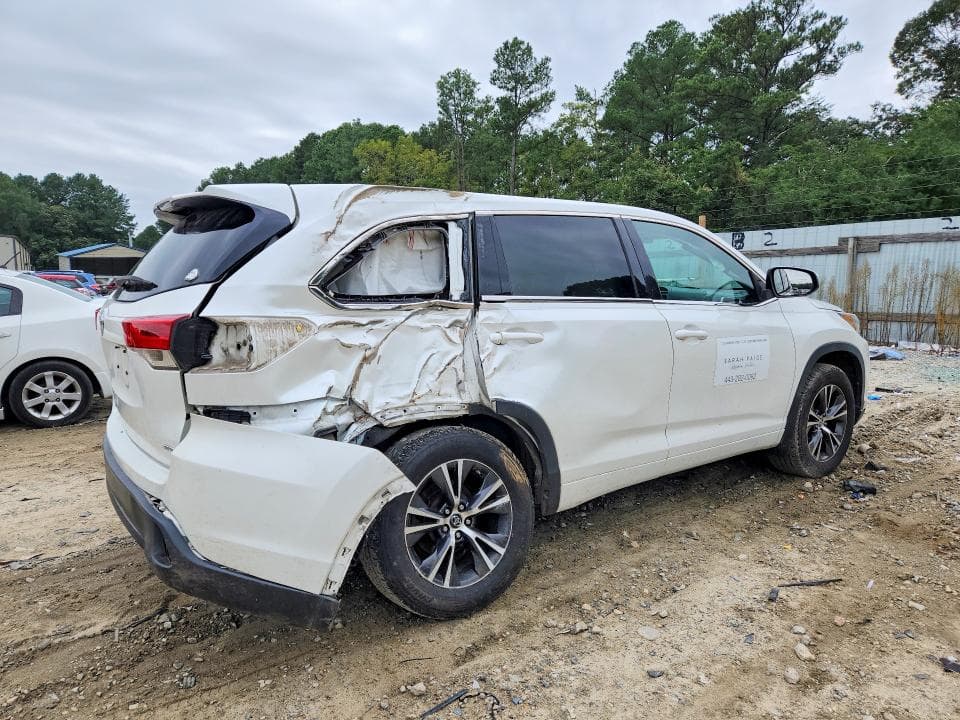 2017 TOYOTA HIGHLANDER LE 3