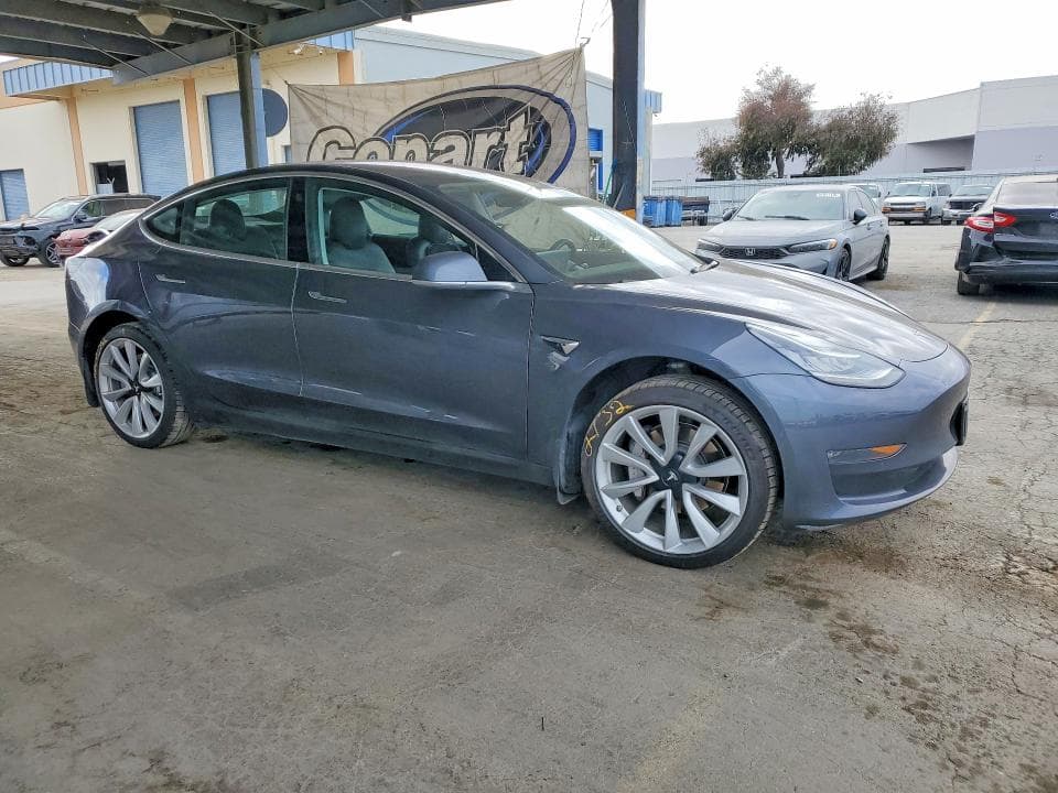 2018 TESLA MODEL 3 4