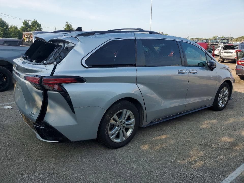 2021 TOYOTA SIENNA XSE 3