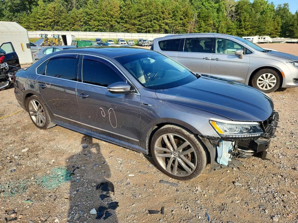 2019 VOLKSWAGEN PASSAT SE R-LINE 4