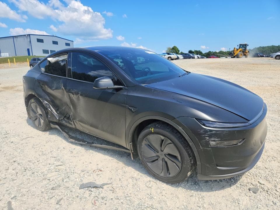 2026 TESLA MODEL Y 4