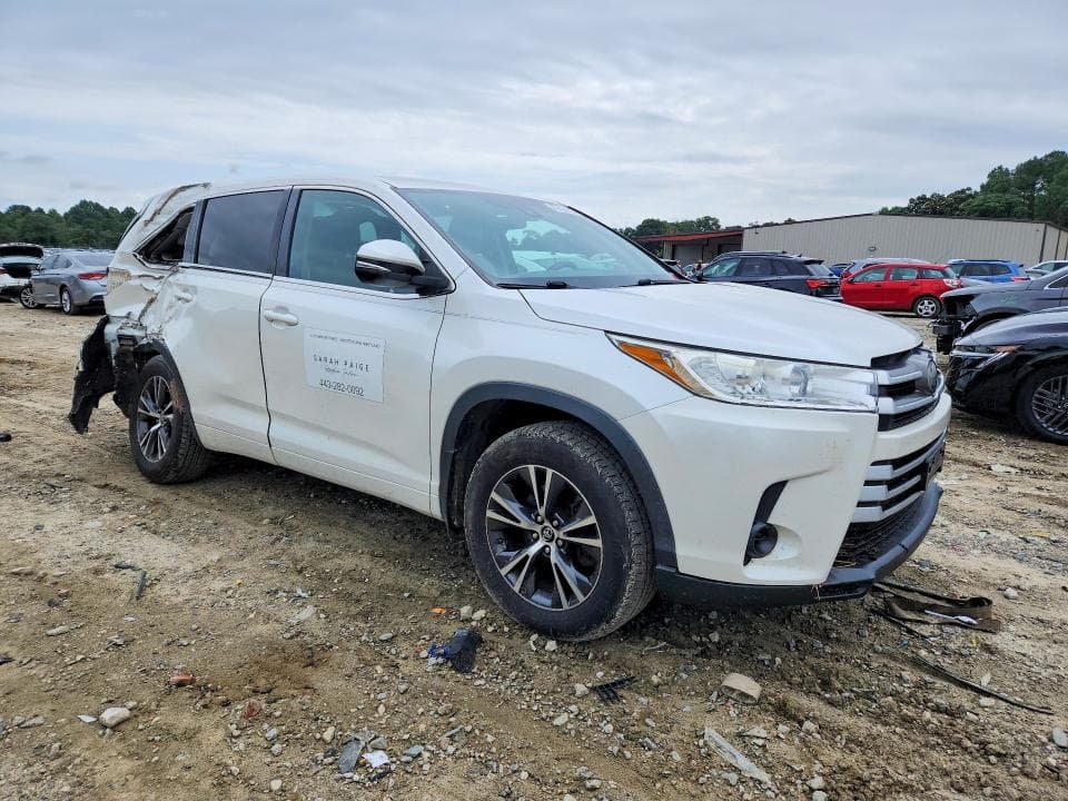 2017 TOYOTA HIGHLANDER LE 4