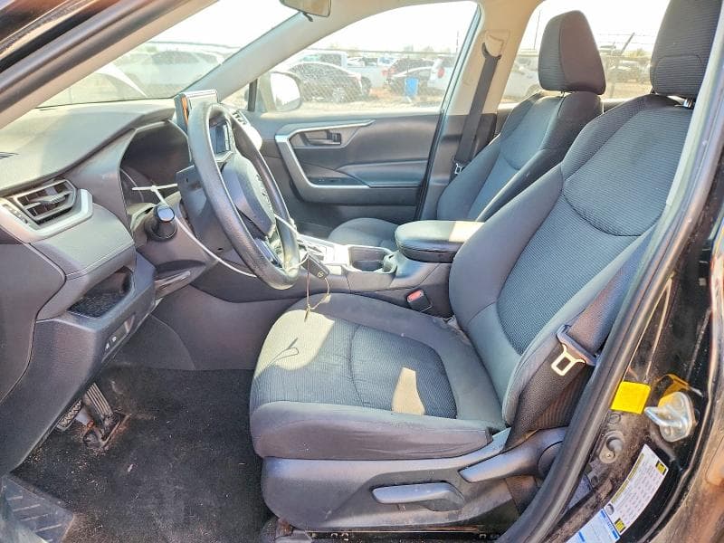 2019 TOYOTA RAV4 LE 7
