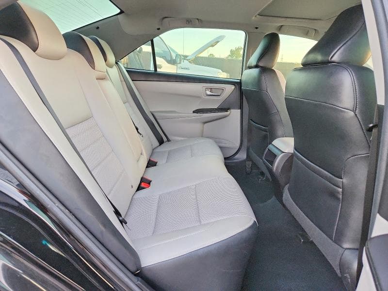 2017 TOYOTA CAMRY SE 10
