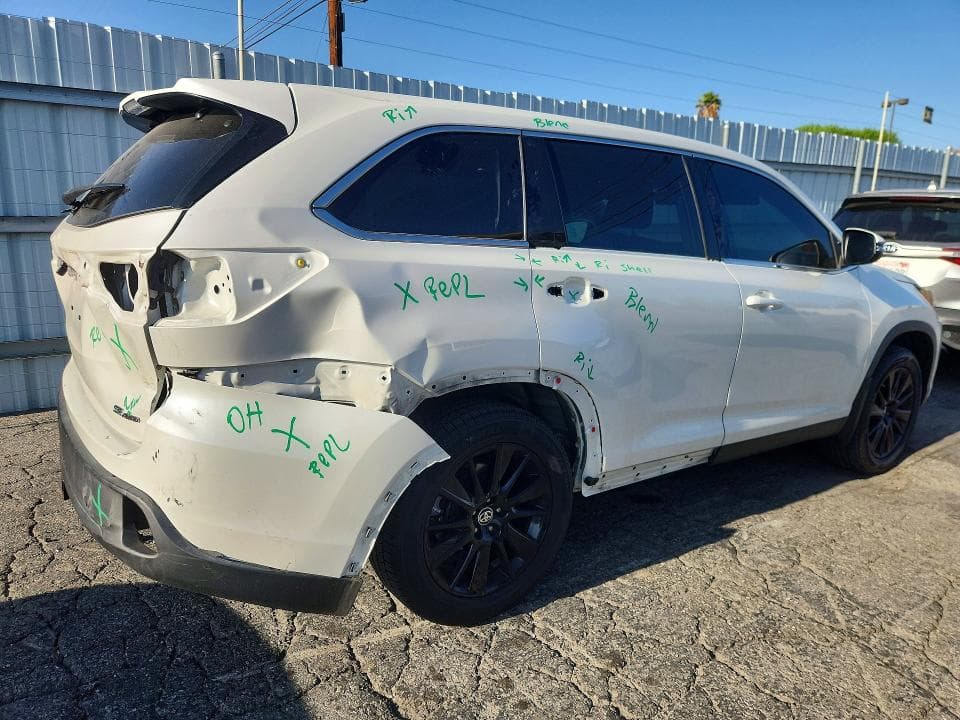 2019 TOYOTA HIGHLANDER SE 3