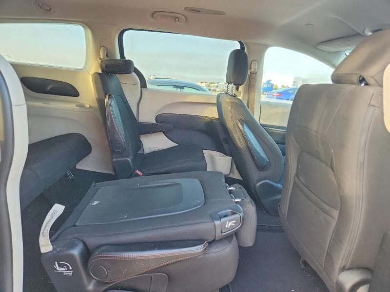 2017 CHRYSLER PACIFICA LX 11