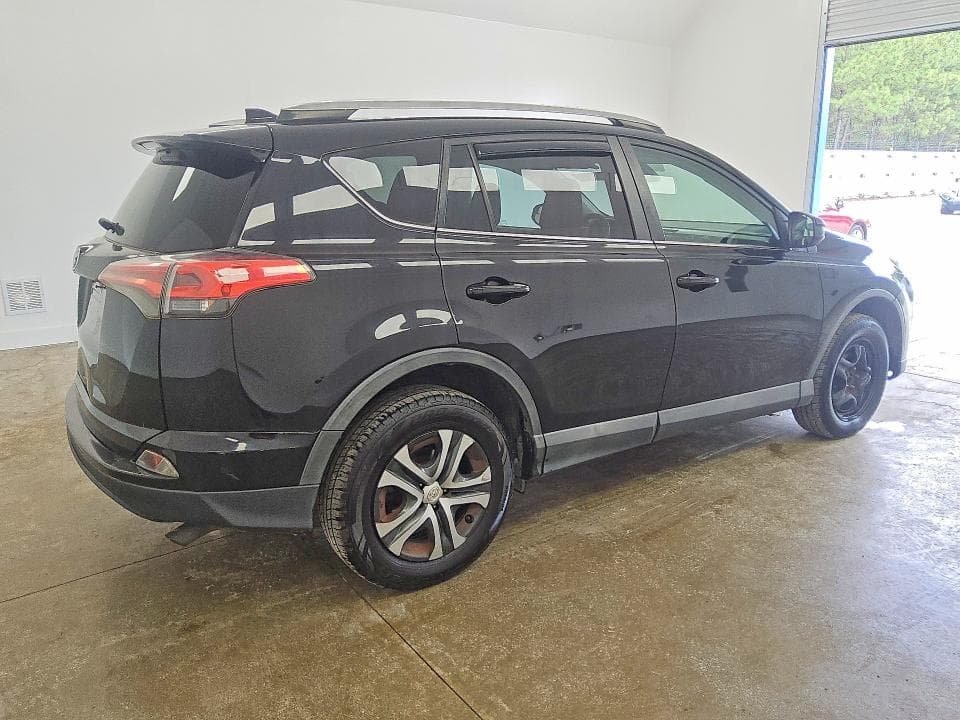 2018 TOYOTA RAV4 LE 3