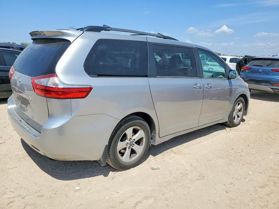 2018 TOYOTA SIENNA LE 3