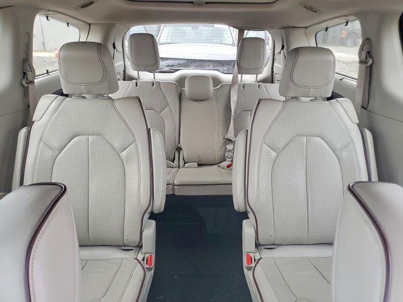 2017 CHRYSLER PACIFICA LIMITED 10