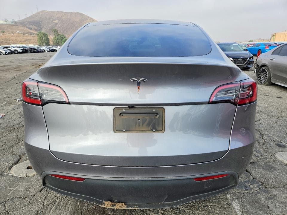 2025 TESLA MODEL Y 6