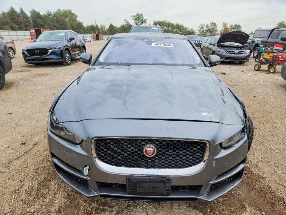 2017 JAGUAR XE PRESTIGE 5