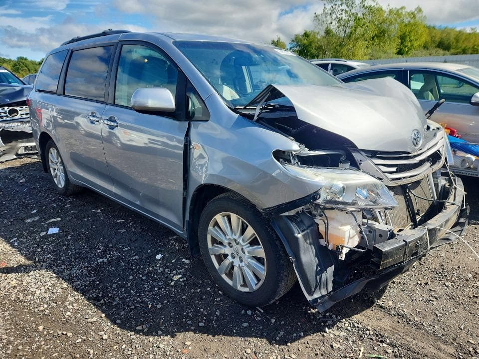 2017 TOYOTA SIENNA XLE 7-PASSENGER 4