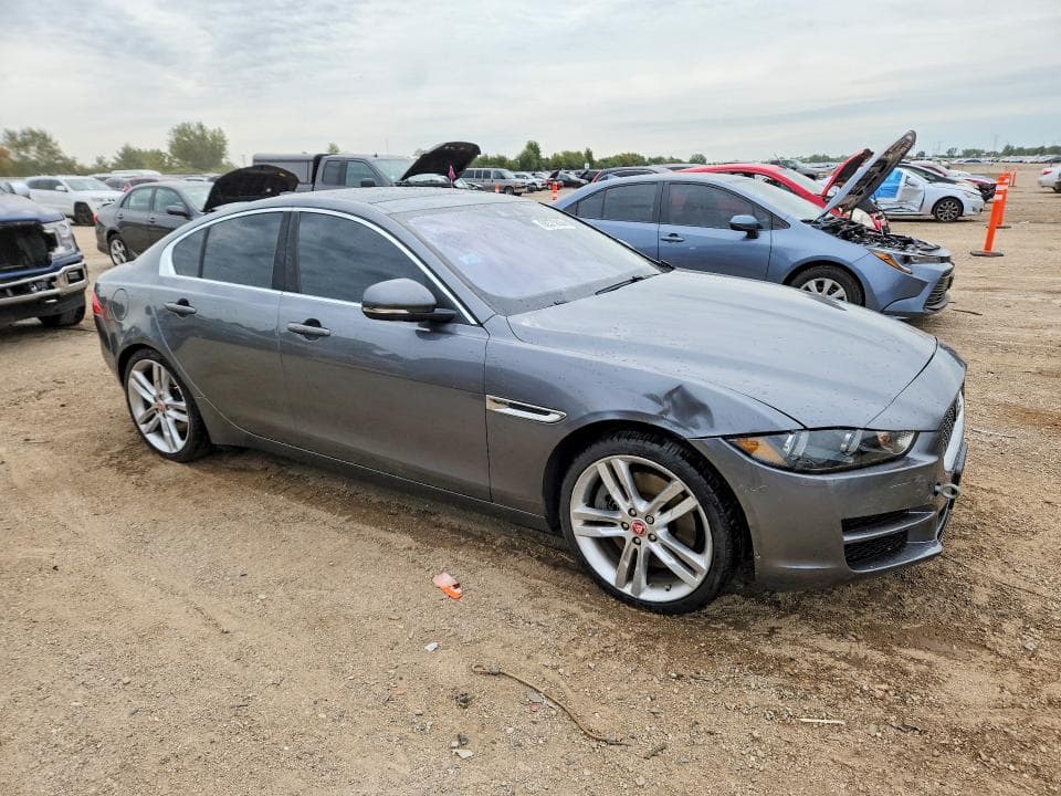 2017 JAGUAR XE PRESTIGE 4
