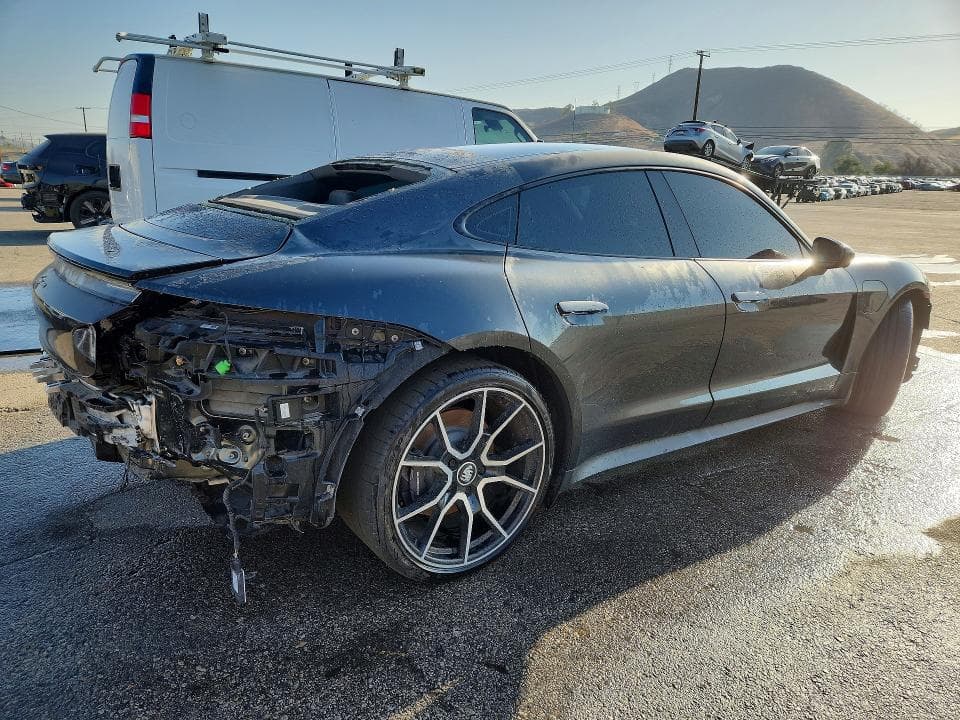 2022 PORSCHE TAYCAN 3