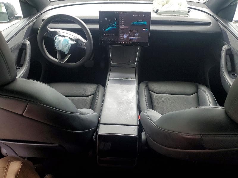 2026 TESLA MODEL Y 8