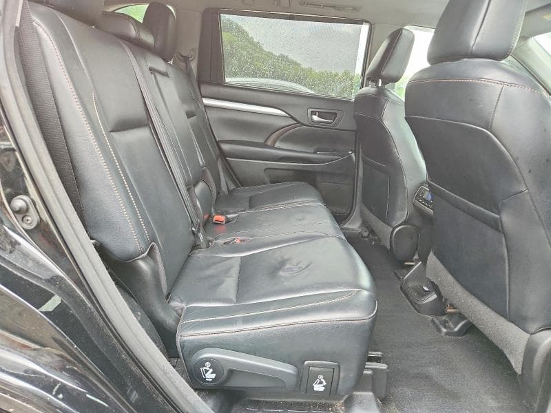2018 TOYOTA HIGHLANDER SE 11