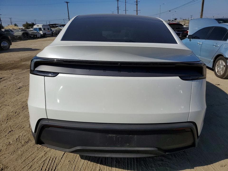 2026 TESLA MODEL Y 6