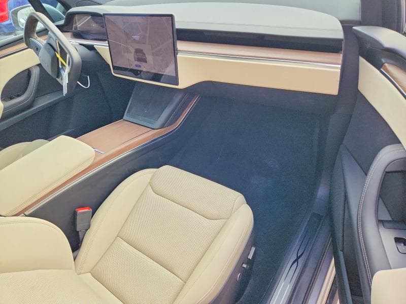 2025 TESLA MODEL X 8