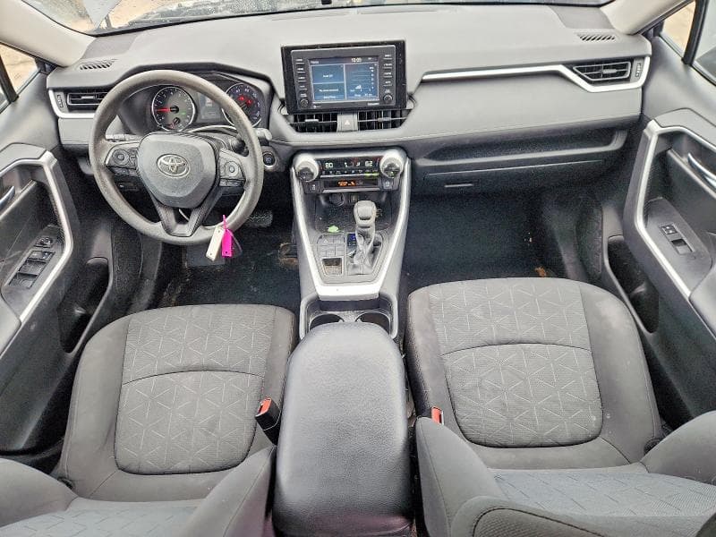 2020 TOYOTA RAV4 XLE 8