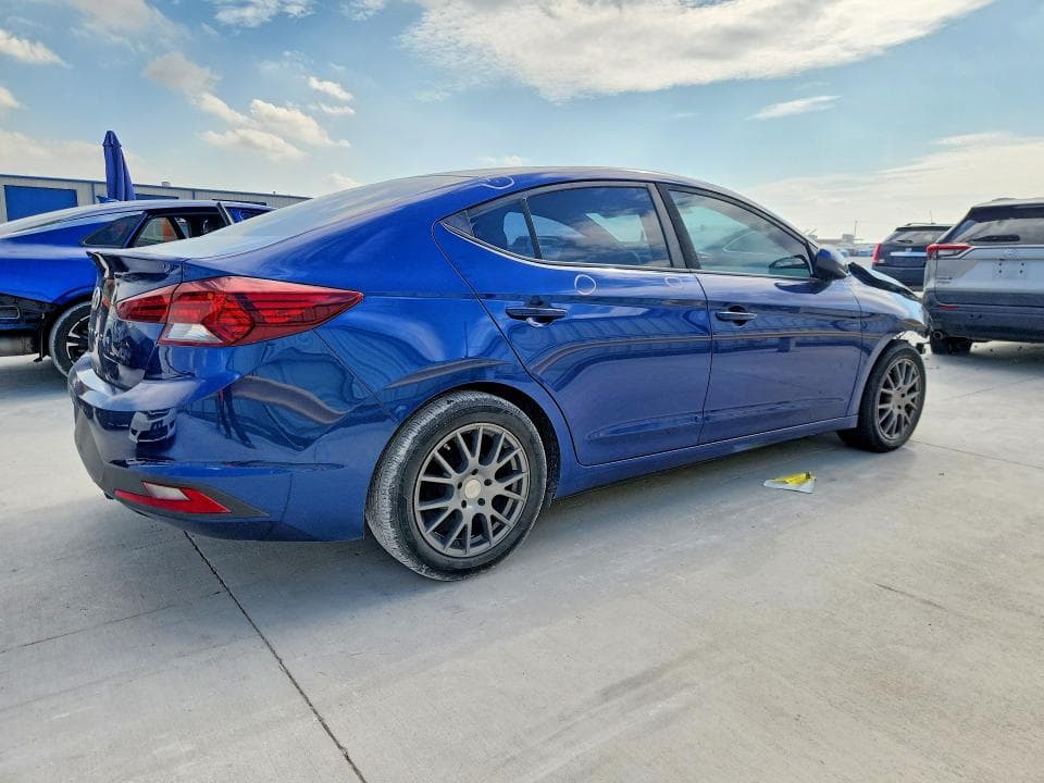 2019 HYUNDAI ELANTRA SE 3