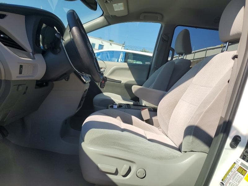 2018 TOYOTA SIENNA LE 7