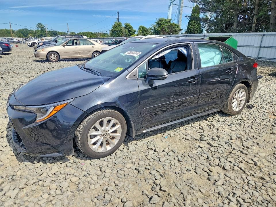 2021 TOYOTA COROLLA XLE - 1