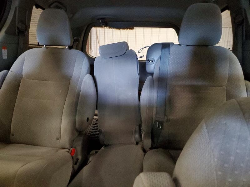2017 TOYOTA SIENNA LE 10