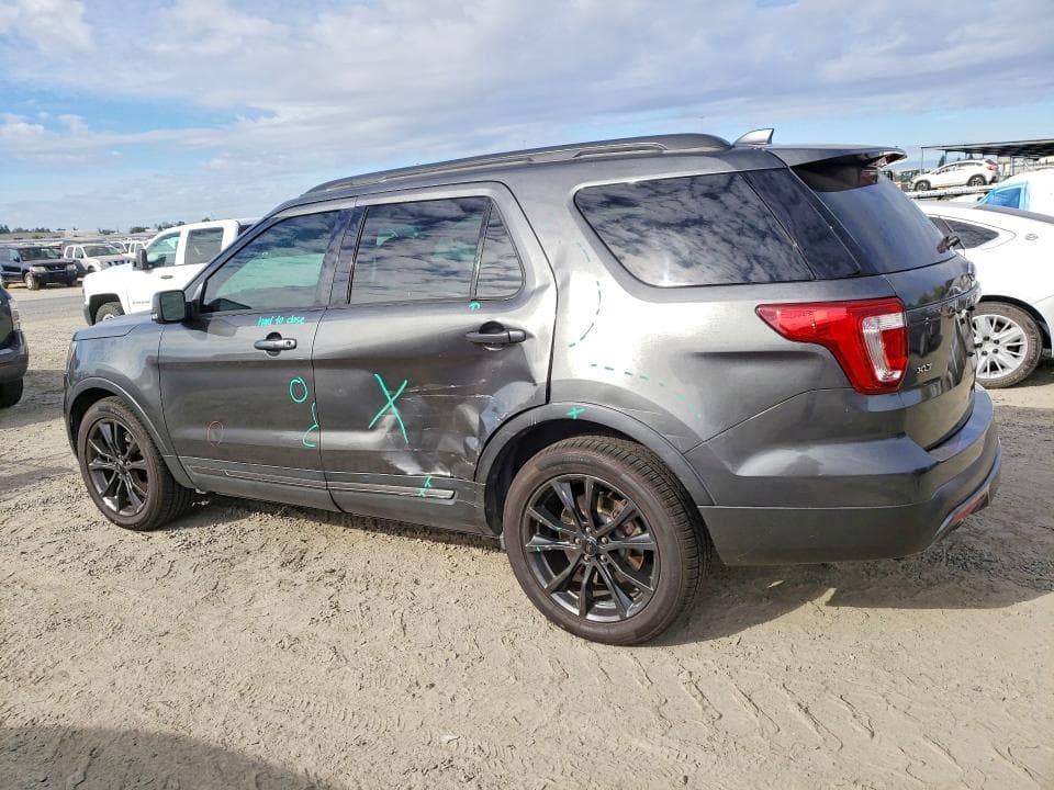 2017 FORD EXPLORER XLT 2