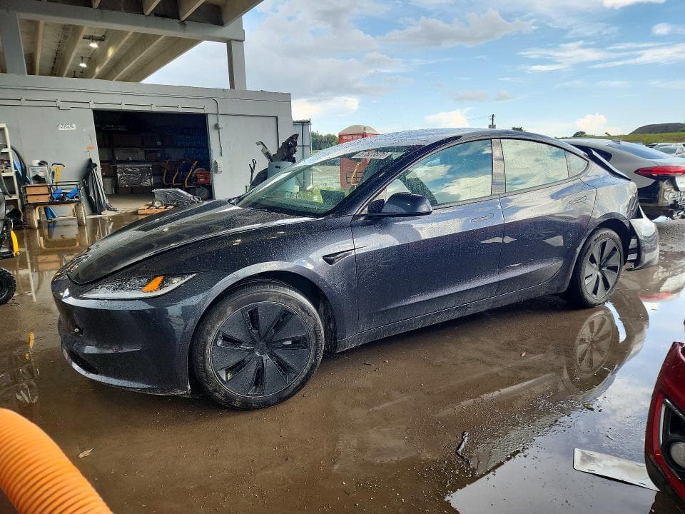 2025 TESLA MODEL 3 - 1
