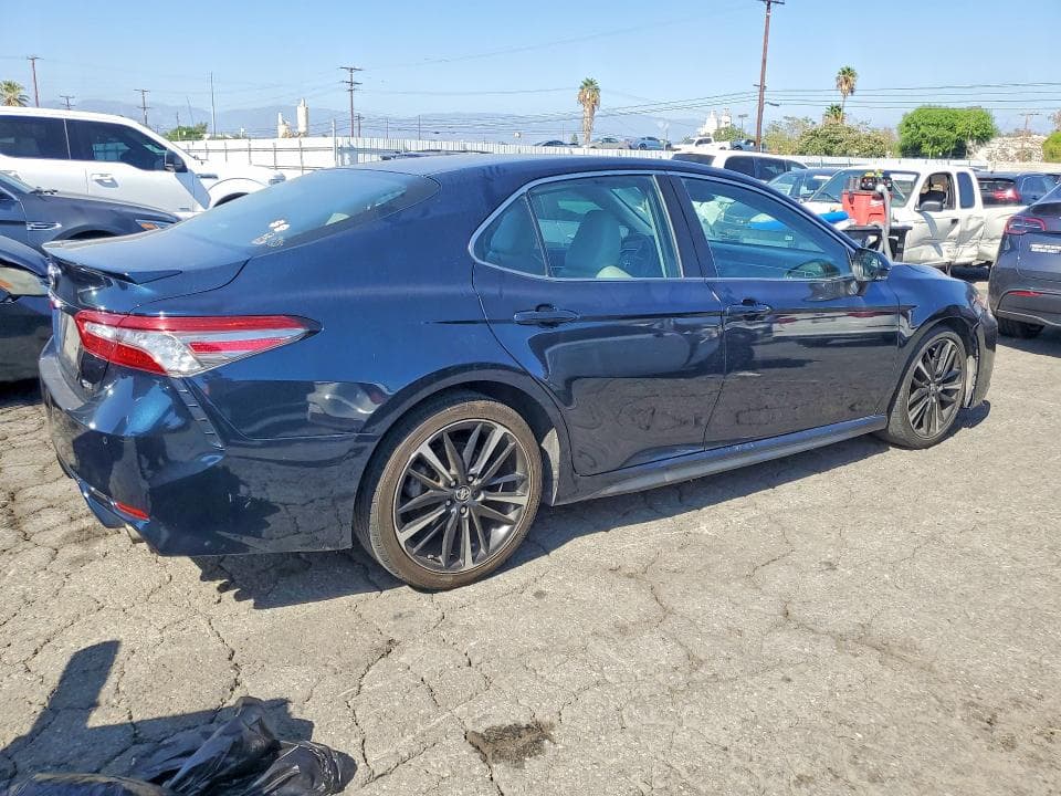 2018 TOYOTA CAMRY XSE 3