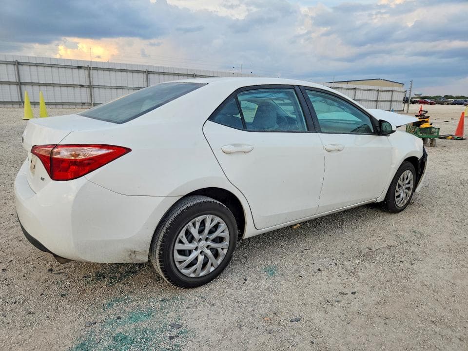 2017 TOYOTA COROLLA LE 3