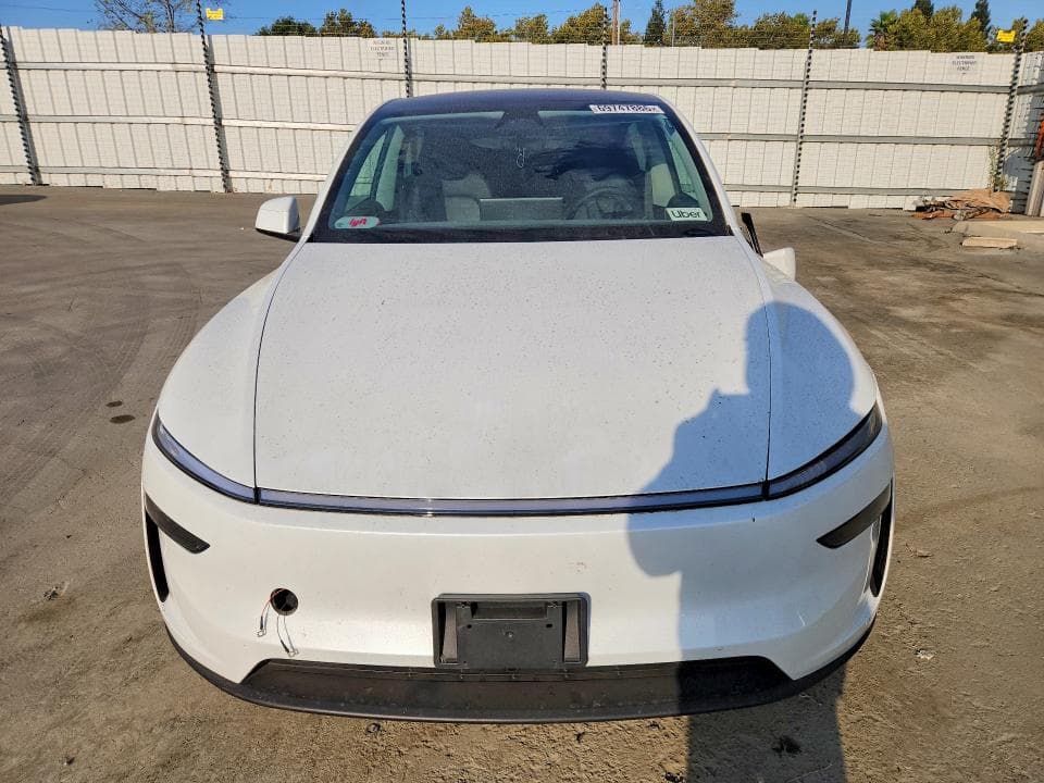 2026 TESLA MODEL Y 5
