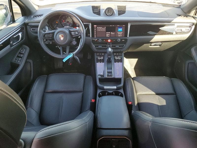 2024 PORSCHE MACAN BASE 8