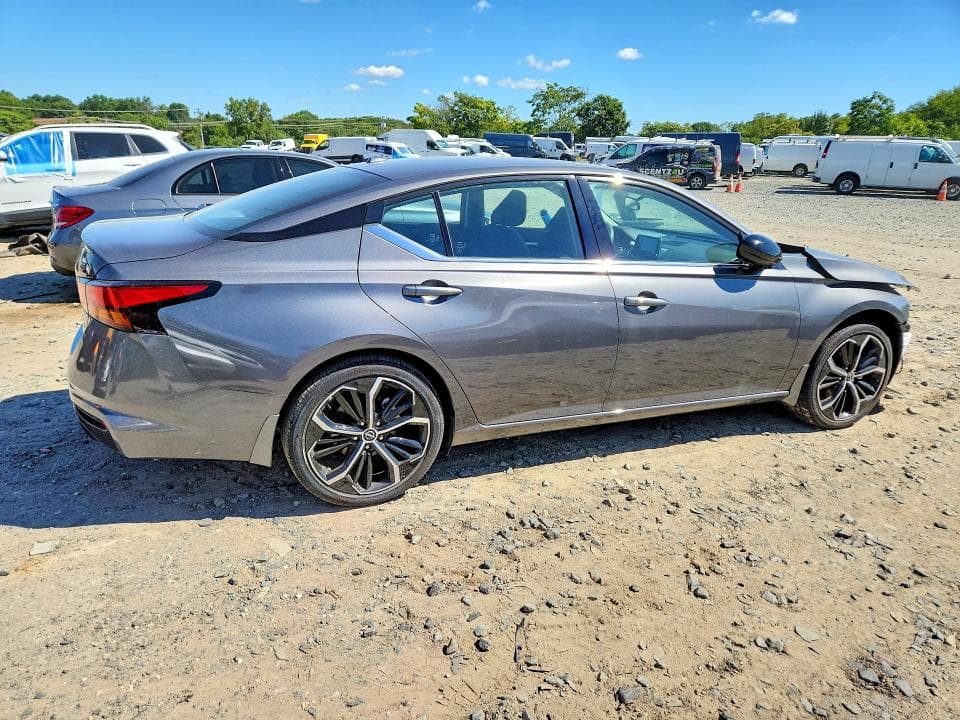 2025 NISSAN ALTIMA SR 3