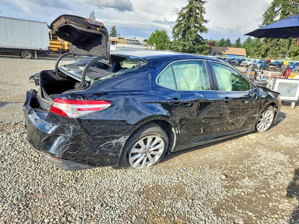 2018 TOYOTA CAMRY LE 3