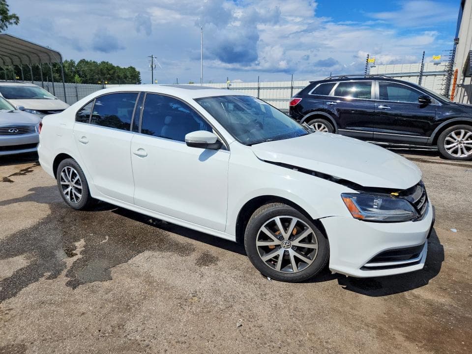 2017 VOLKSWAGEN JETTA SE 4