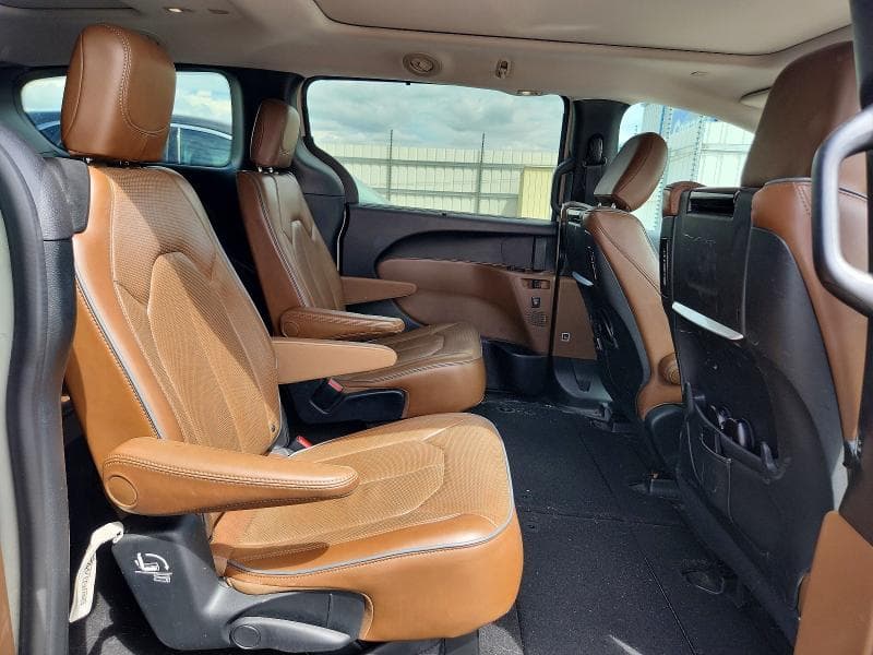 2017 CHRYSLER PACIFICA LIMITED 11