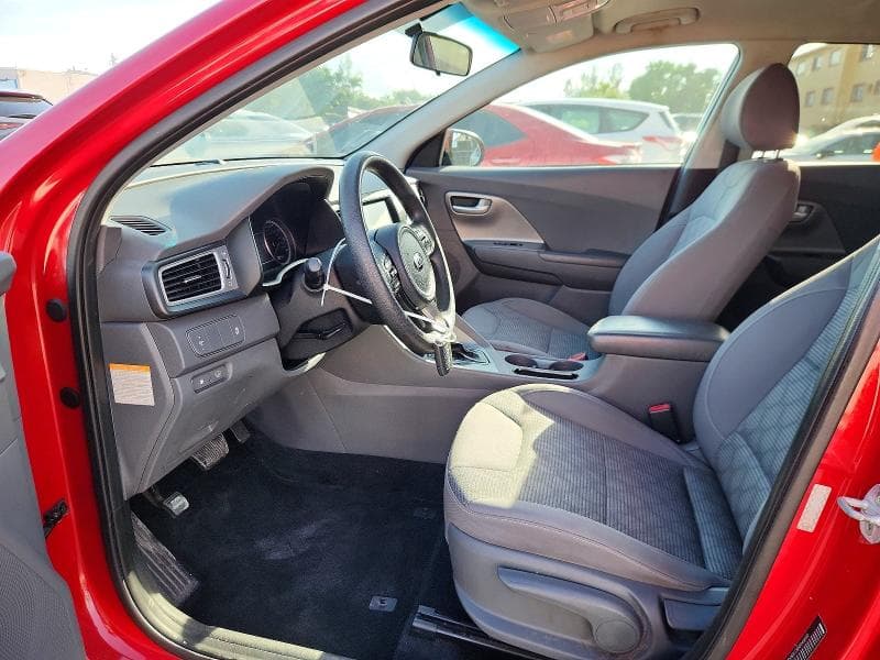 2017 KIA NIRO LX 7
