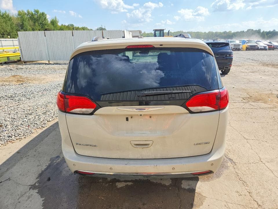 2017 CHRYSLER PACIFICA LIMITED 6