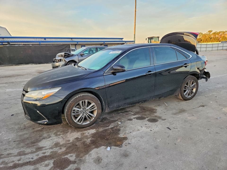 2017 TOYOTA CAMRY SE - 1