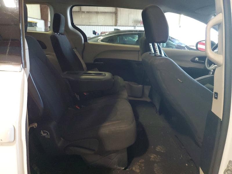 2017 CHRYSLER PACIFICA TOURING 11
