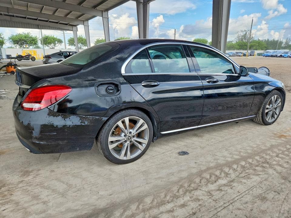 2017 MERCEDES-BENZ C 300 3