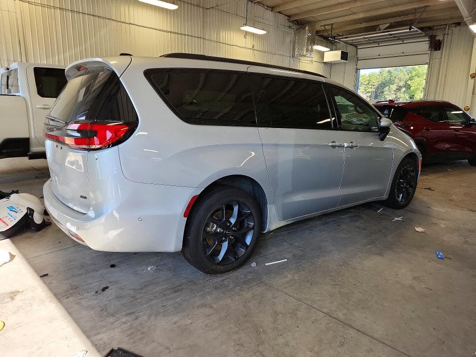 2023 CHRYSLER PACIFICA TOURING L 3