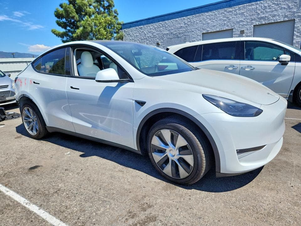 2023 TESLA MODEL Y 4